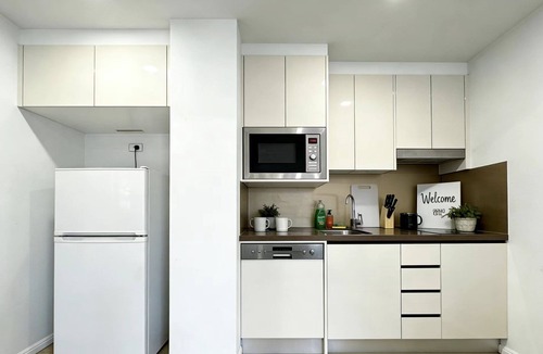 Zetland Apartment | Modern 1BR Apartment in Zetland – Walk to Shops & Cafés
