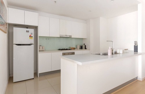 Wolli Creek Apartment | Modern 2-Bed Apartment Near Airport