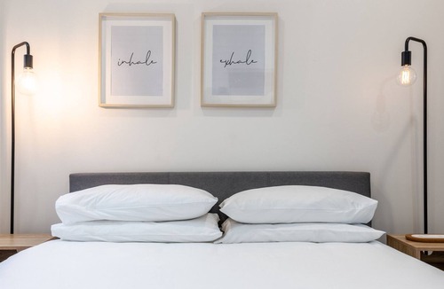 Wolli Creek Apartment | Modern 2-Bed near Local Shops