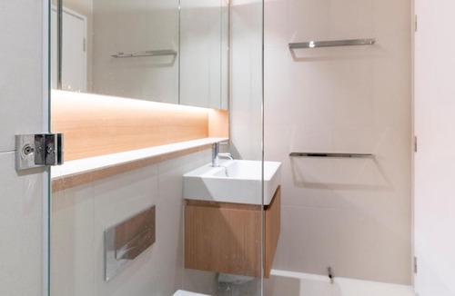 Chinatown Apartment | Modern Apartment in Darling Harbour