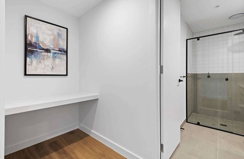 Heidelberg Apartment | Modern Apartment on Burgundy Precinct & Parklands
