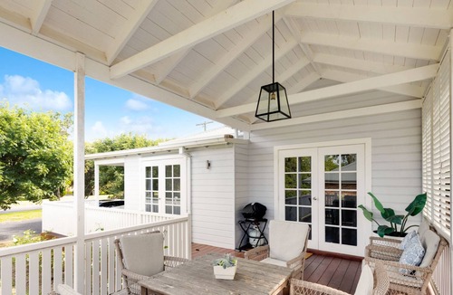 Central Mudgee House | Modern Hamptons Cottage with Outdoor Deck