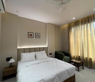 Mathura Hotel | Modern Hotel Restaurant and Bar