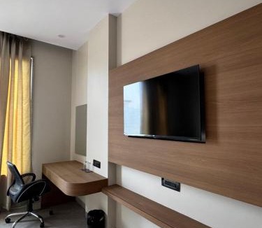 Mathura Hotel | Modern Hotel Restaurant and Bar