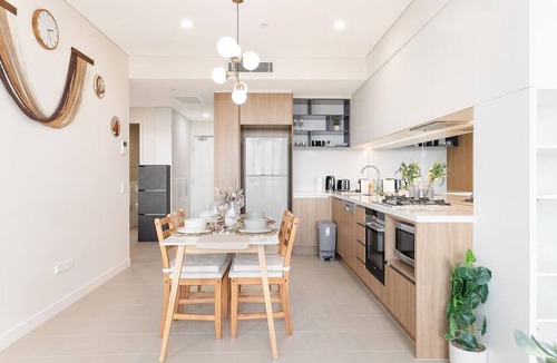 North Ryde Apartment | Modern North Ryde Apt | Walk to Metro