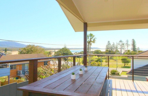 Crescent Head House | MODERN & STYLISH WITH VIEWS