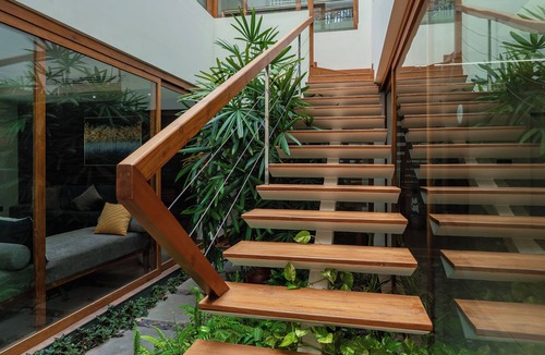 Neyyattinkara Villa | Modern Wedge House