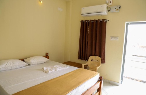 Tiruvannamalai Bed & Breakfast | Mohnish Sai Home Stay & 7 Rooms - Affordable price