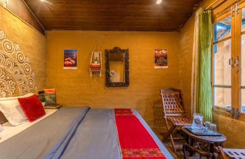 Bir Hostel | Monkey Mud House and Glamps, Bir