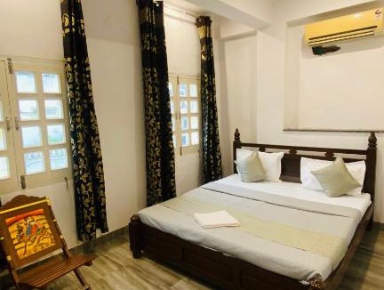 Udaipur City Centre Hotel | MOON FLOWER GUEST HOUSE