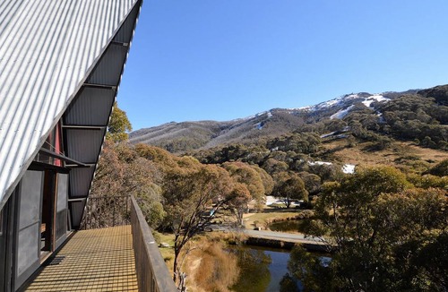 Thredbo Ski Chalet | Moonbah Ski Lodge is a freestanding A frame ski lodge