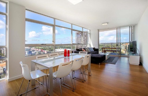 Zetland Apartment | Moore to See - Modern and Spacious 3BR Zetland Apartment with Views over Moore Park