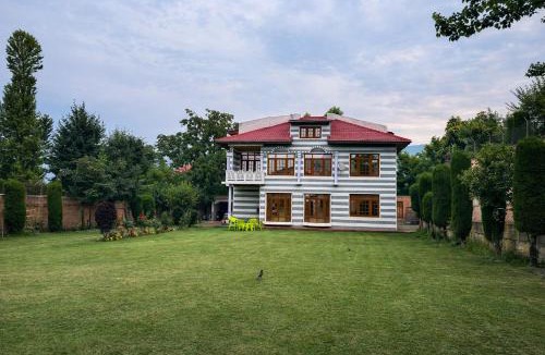 Nishat-Shalimar House | Mountain and peace homestay