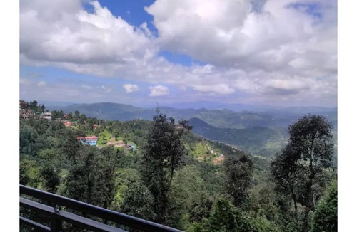 Shoghi Apartment | Mountain View Homestay! 6-10 guest |Wifi, Parking