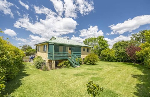 Milton House | Mountain Views: SO close to restuarants and shopping + pet friendly