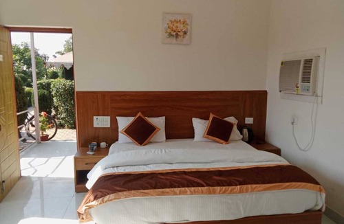 Ghaziabad Hotel | MST Farm & Resort