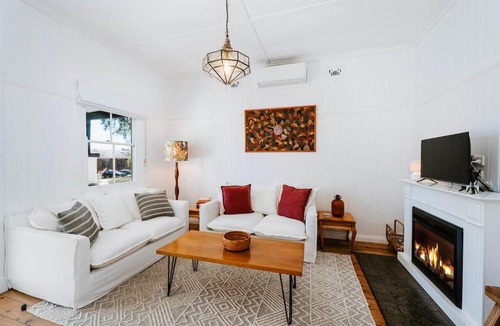 Central Mudgee House | Mygoura Cottage - Charming Country Living in Town