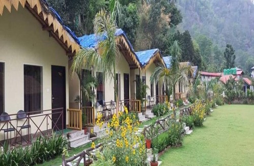 Paliyal Gaon Hotel | Nakshatra Resort