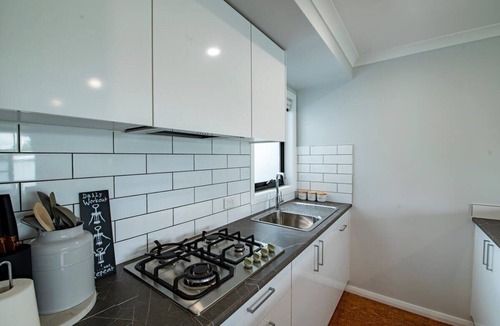 Dubbo Apartment | Naman. Balcony & Garage. South Dubbo