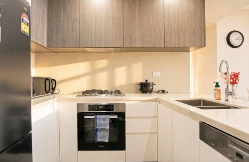 Lidcombe Apartment | Near Olympic Park 3B | Courtyard 2 Baths + Parking