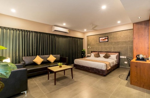 Kozhikode Hotel | Neelagiri Heritage Hotel - Near Calicut Railway Station