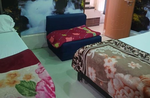 Vrindavan Hotel | New Gaytri place Near by Prem Mandir