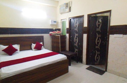 Vrindavan Hotel | New Gaytri place Near by Prem Mandir