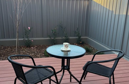 Gungahlin House | New large 3BR,3bathrms townhouse in Gunghalin, mountain views,central location