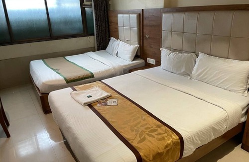 Vile Parle Hotel | New Regal By Glitz Hotels
