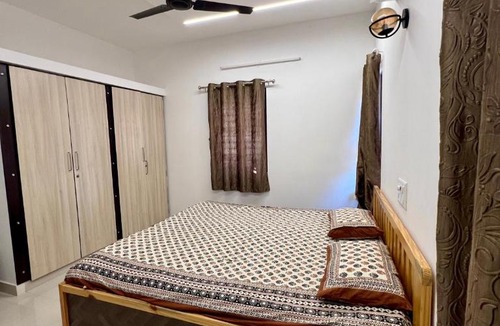 Bhuj Apartment | Nisarg Homestay with Kitchen Dinning