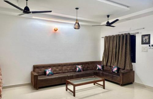 Bhuj Apartment | Nisarg Homestay with Kitchen Dinning