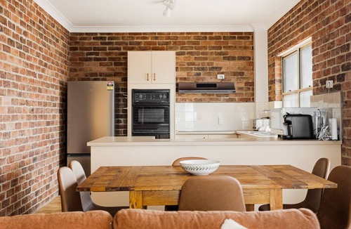 Urunga Apartment | North Street Panorama -stunning mountain and ocean views
