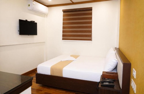 Kochi Hotel | Nova North Inn