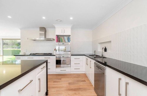 Brucedale House | Nunkeri: A Country Oasis overlooking Wagga Wagga