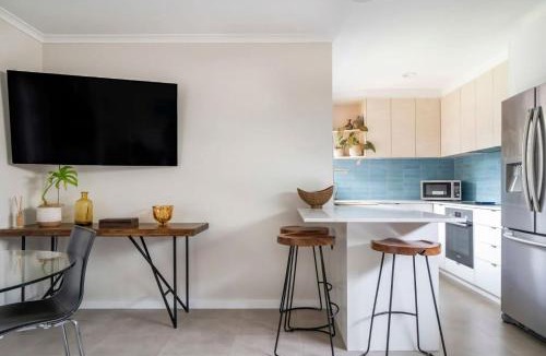 North Narrabeen House | Oak Retreat Bliss by the Beach