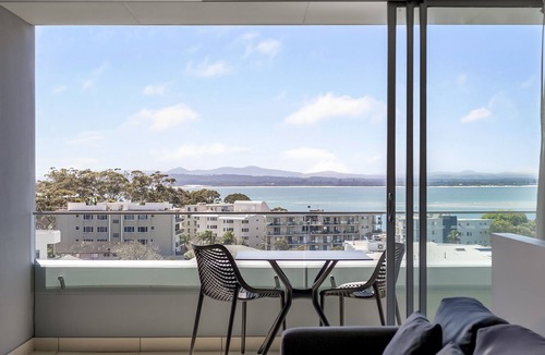 Nelson Bay Hotel | Oaks Nelson Bay Lure Suites