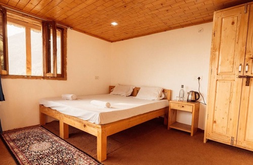 Kharsali Hotel | Oakwood Homestay