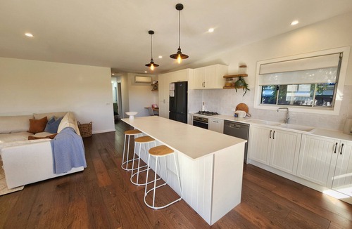 Tomakin House | Ocean Haze Beach House | Walk to Beach | Sleeps 8 | Family Friendly