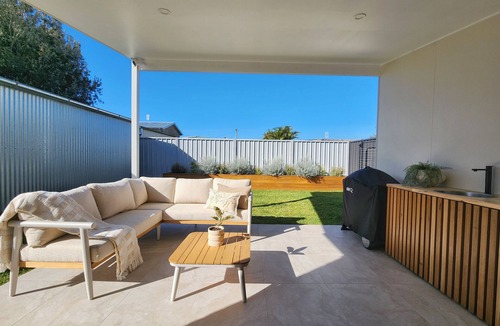 Tomakin House | Ocean Haze Beach House | Walk to Beach | Sleeps 8 | Family Friendly