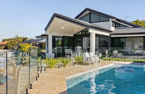 Yamba House | Ocean Starr - Waterfront Luxury with Private Pontoon and Pool - Holiday Yamba