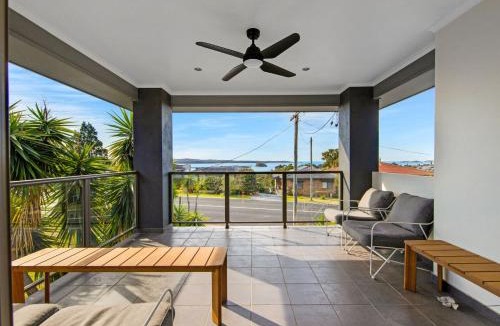 Catalina House | Ocean View Coastal Breeze - Deck & BBQ in Catalina