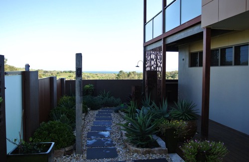 Emerald Beach House | Ocean views, Kangaroos and a Beach House Getaway in the ideal destination.