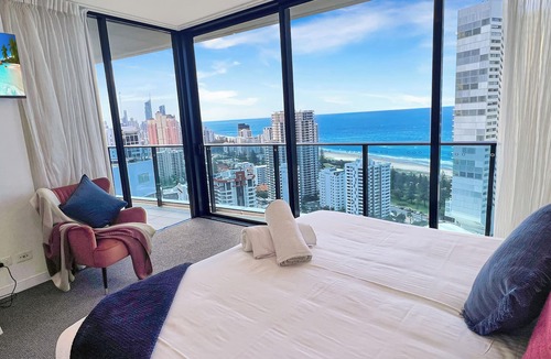 Broadbeach Apartment | Ocean Views Oracle Luxury 29th flr Tower 2 Parking