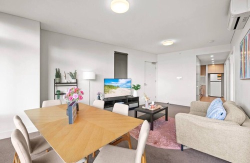 Sydney Olympic Park Apartment | Olympic Park 2BR Apartment with Parking