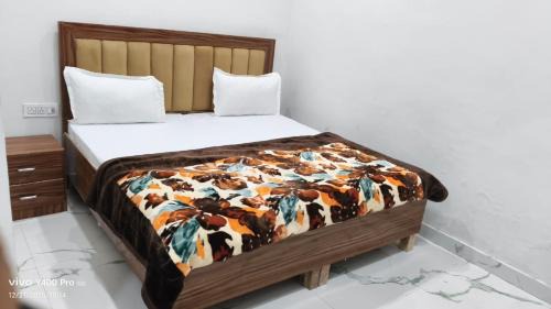 Vrindavan Hotel | Om Baikunth Dham