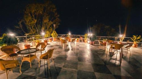 Wai Hotel | Omkar Hotel - Mahabaleshwar