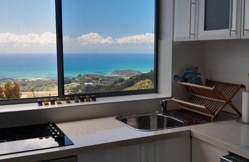 Korora Apartment | ON TOP OF THE WORLD Garden Studio Panoramic Ocean Views, Close to Town & Beaches
