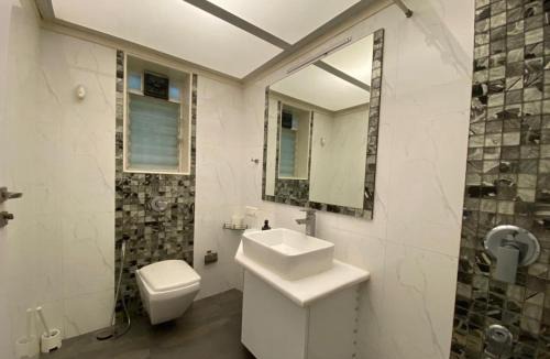 Bandra West House | One bedroom cozy stay in shared apartment at Bandra