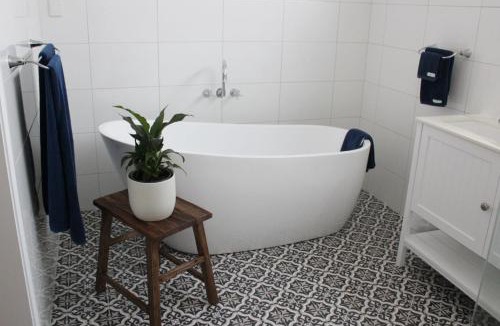 Dubbo House | Outback Cellar & Country Cottage