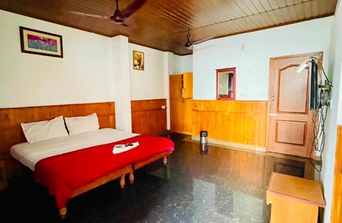 Vyttila Hotel | Oval Retreat